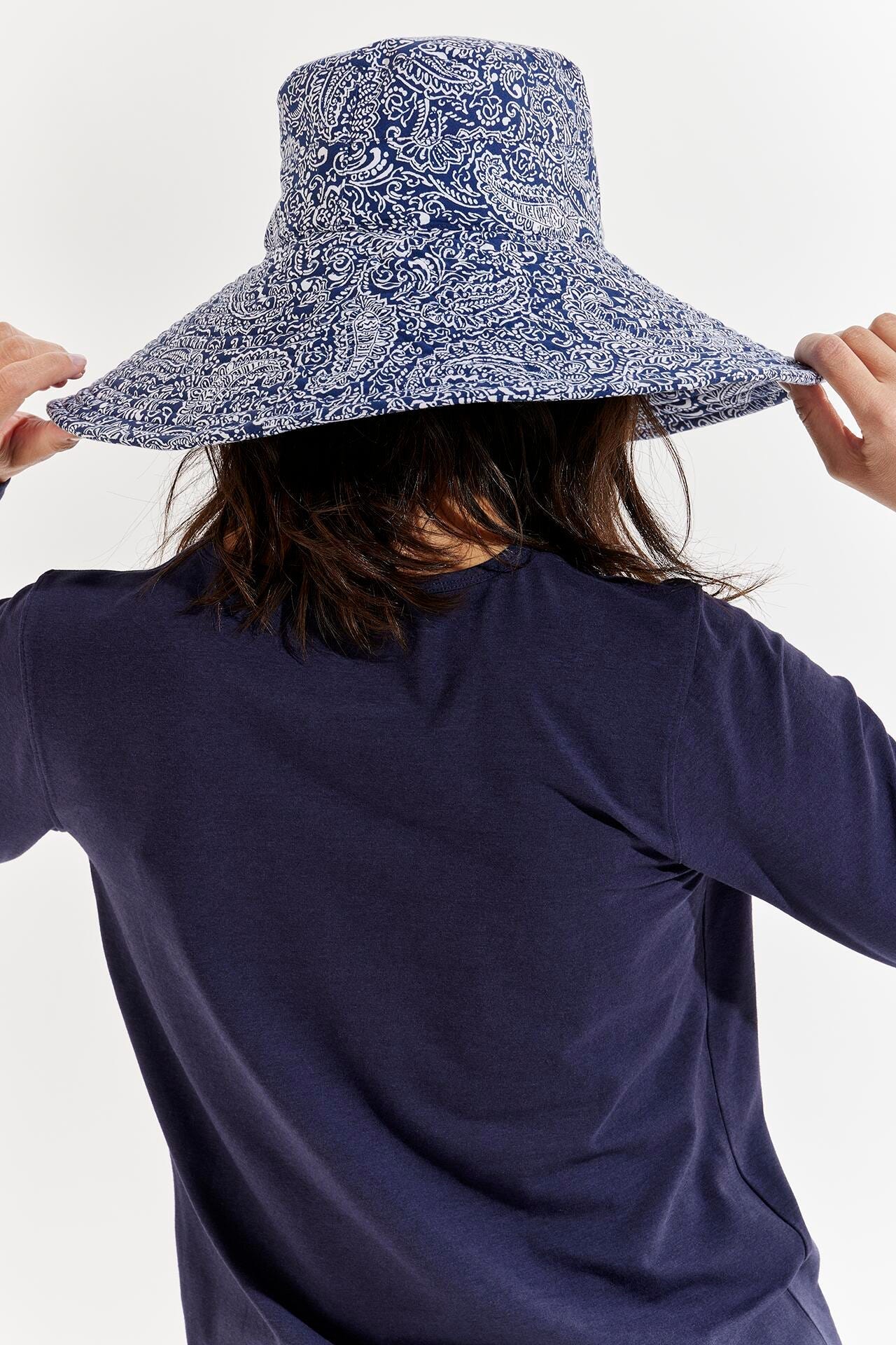Color_Navy Artisan Paisley