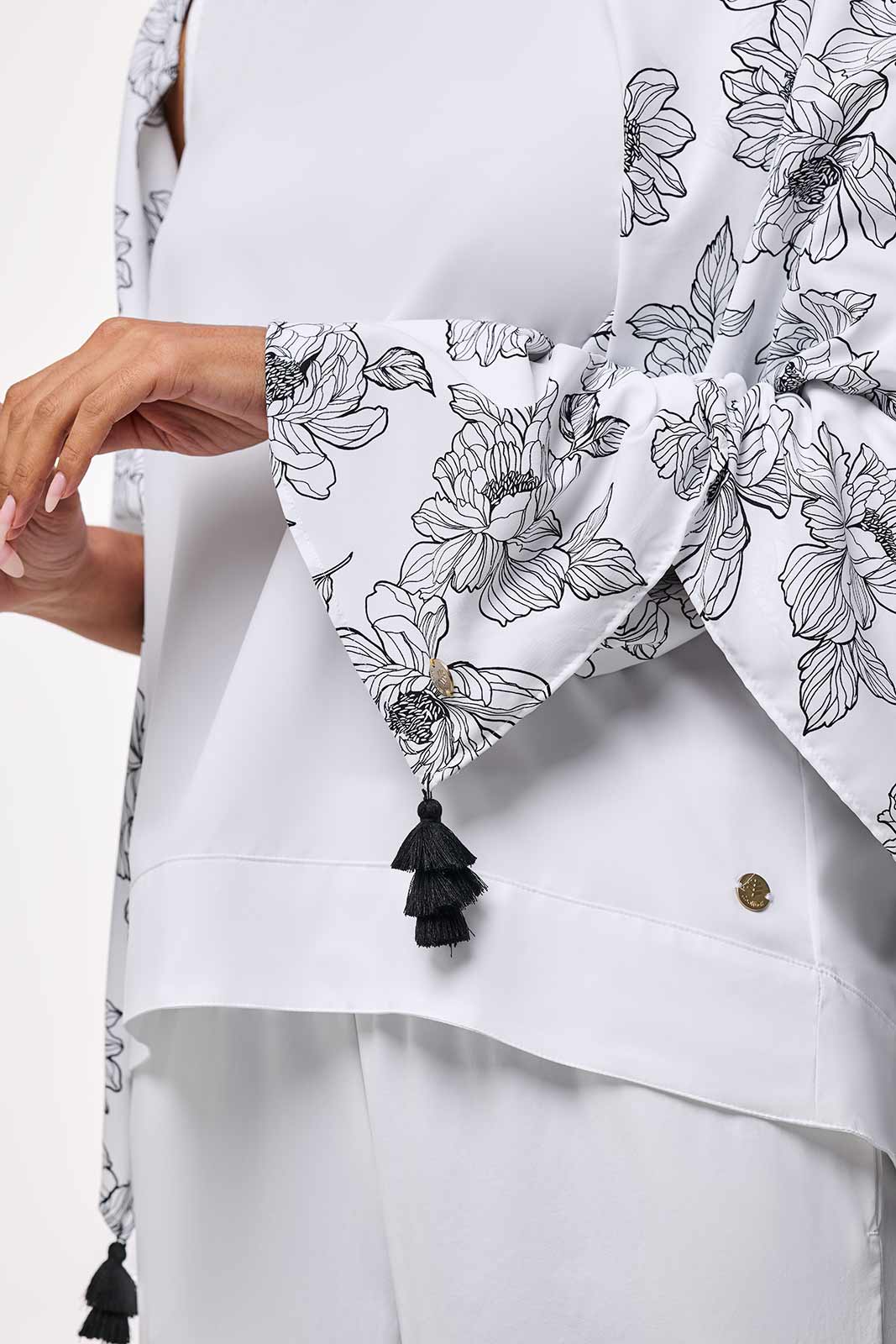 Women's Minneola Featherlight Scarf | White/Black Perfect Peony