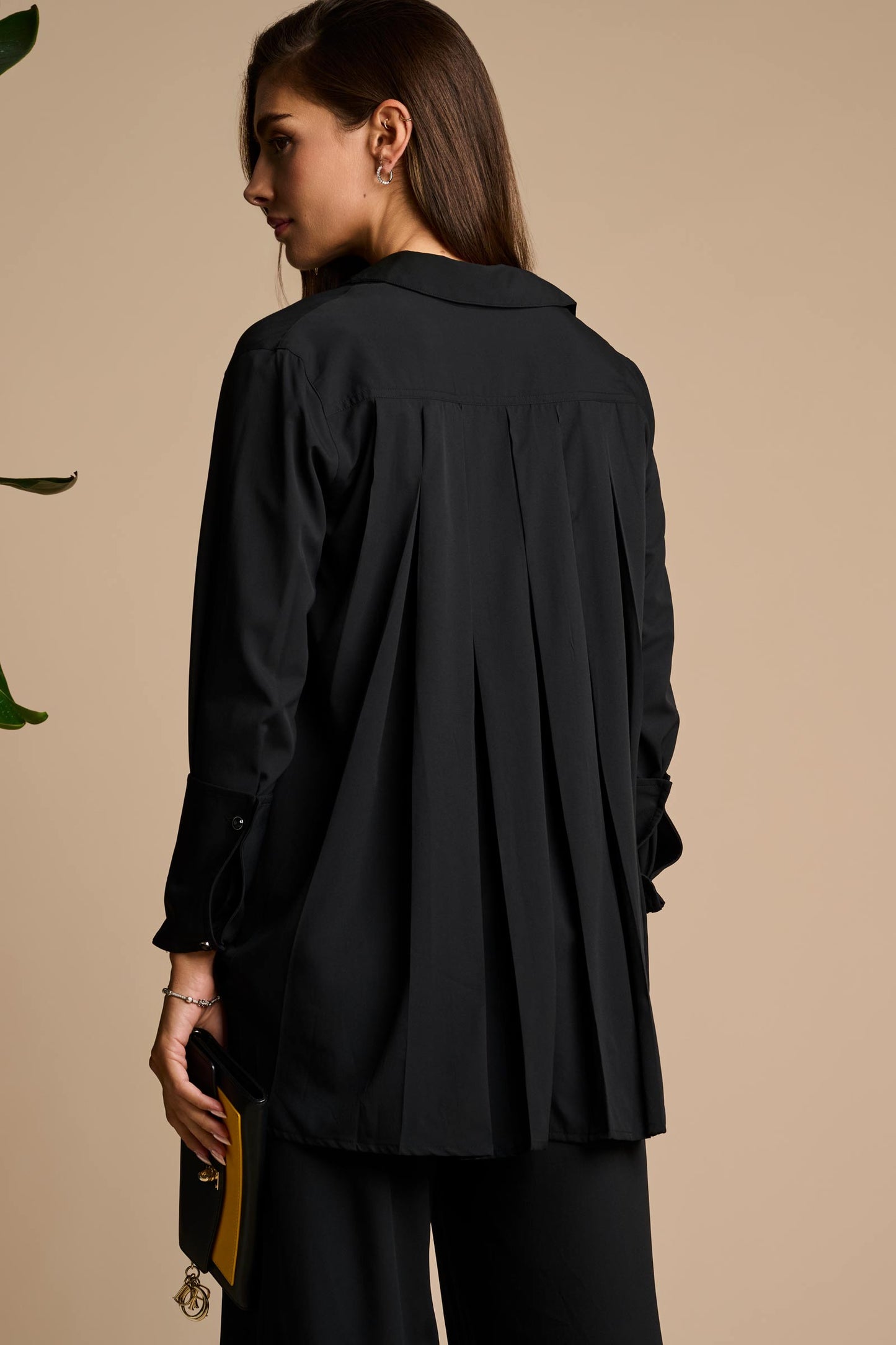 Women's Mott50 Rhodes Pleated Back Shirt | Black