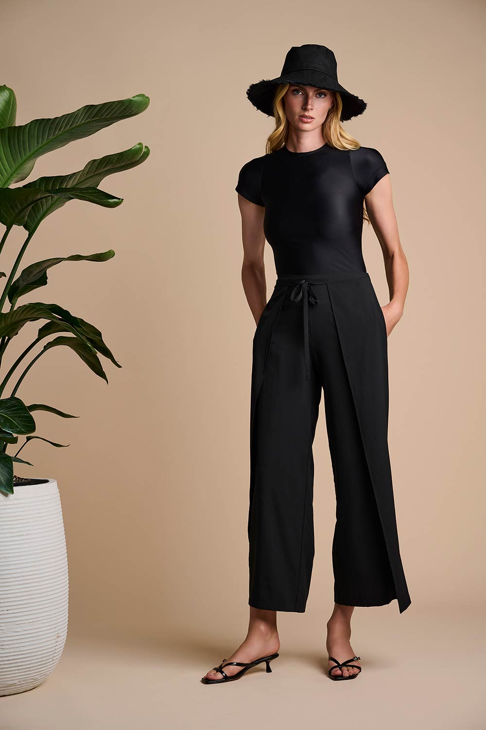 Women's Mott50 Charlotte Linen Fringe Sun Hat | Black