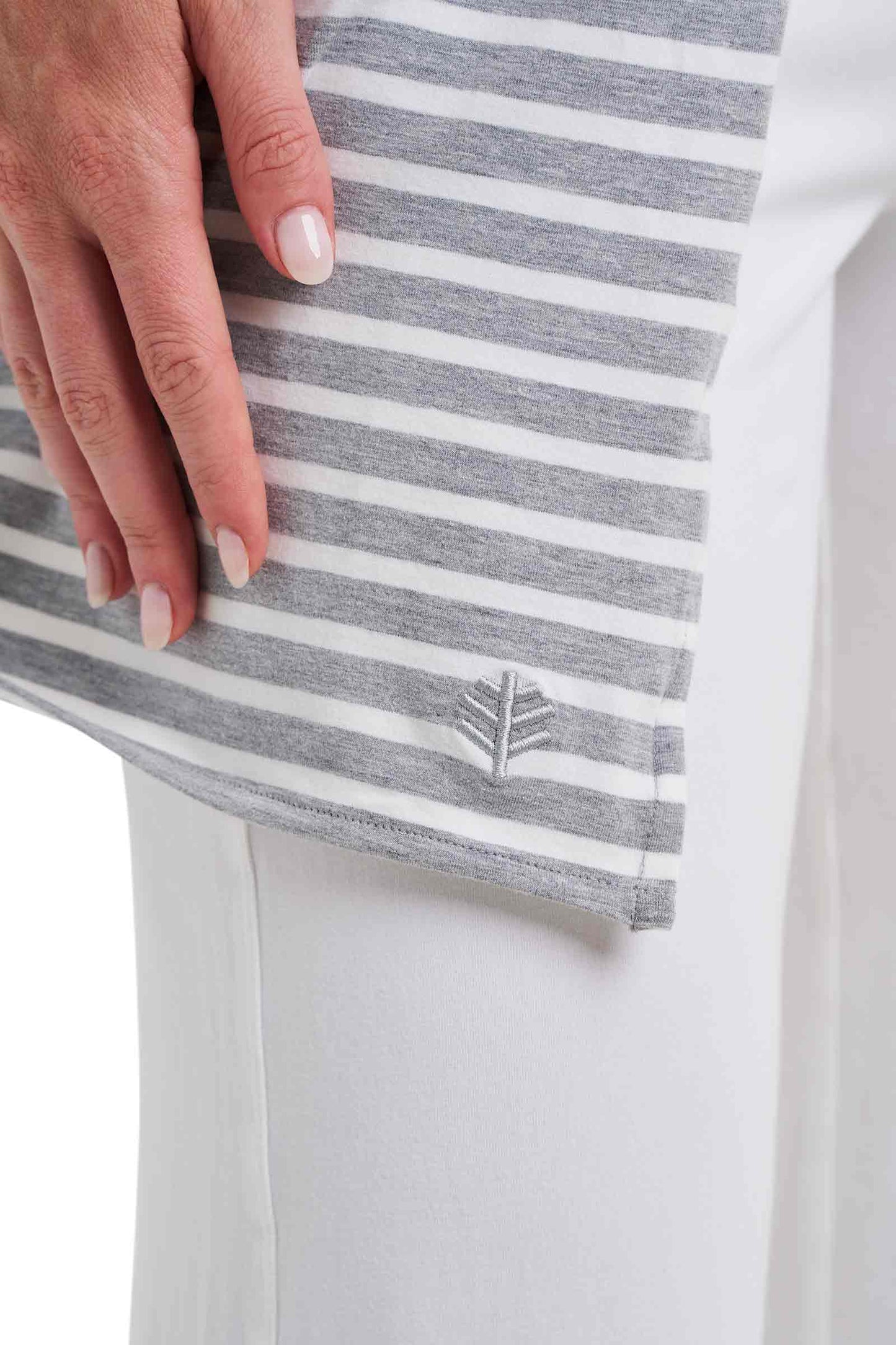 Color_ Grey/White Stripe