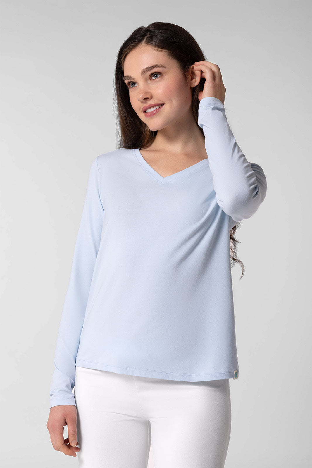 Women's Morada Everyday Long Sleeve V-Neck T-Shirt | Skyride