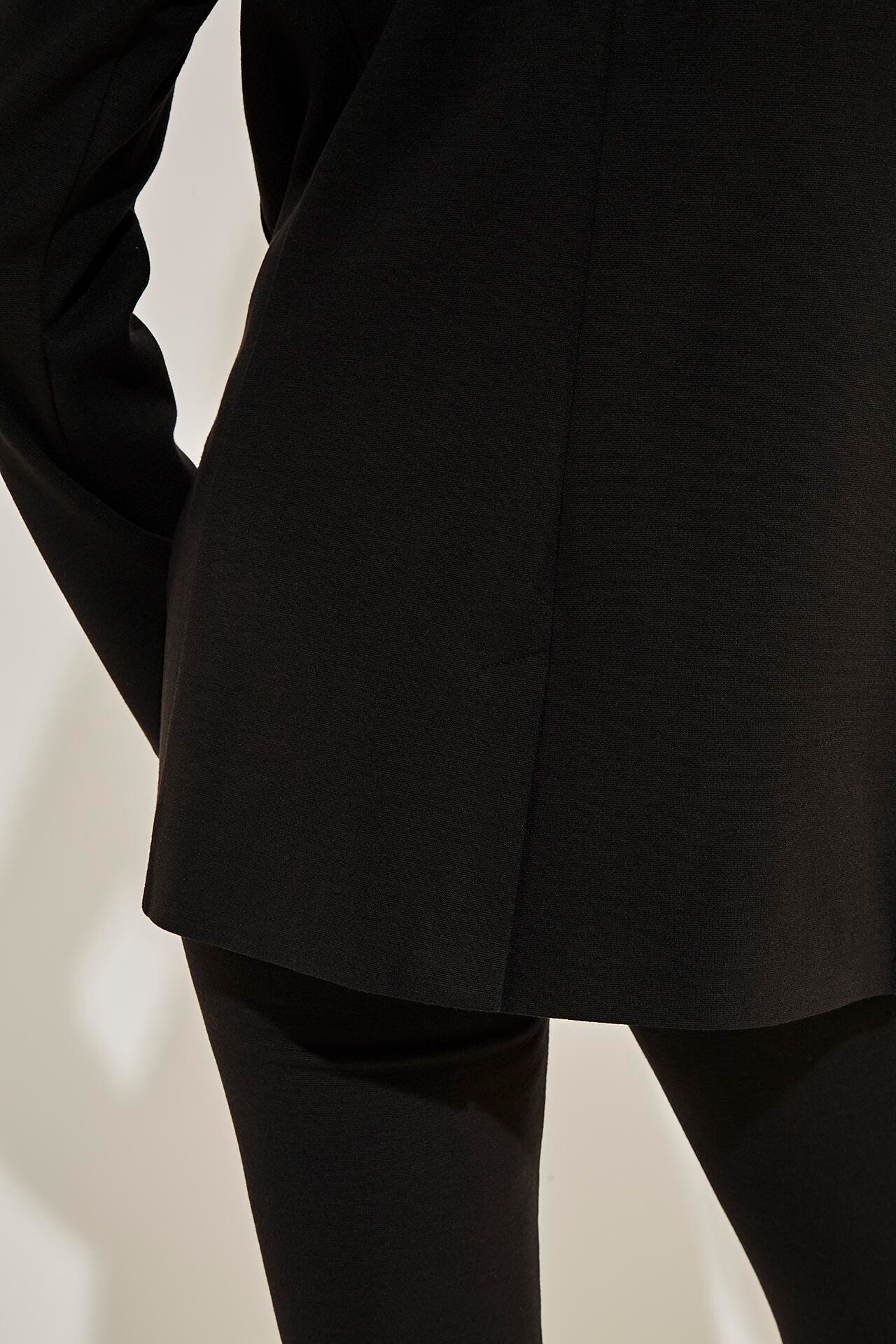 Color_Black