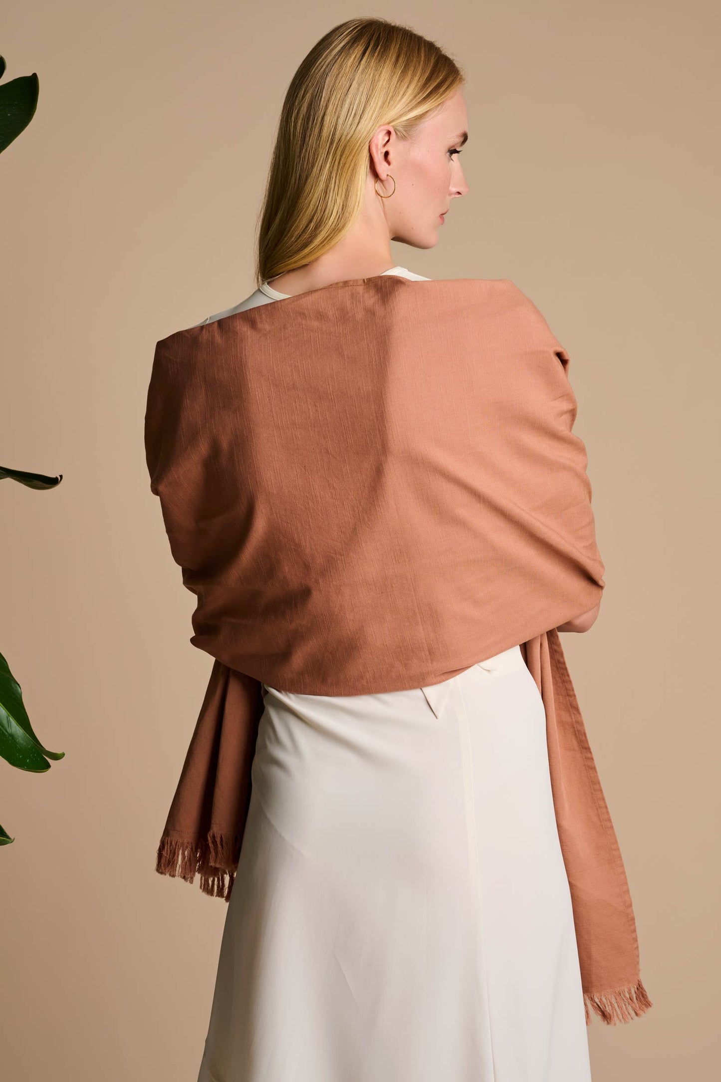 Women's Mott50 Melbourne Shawl | Mocha Mousse
