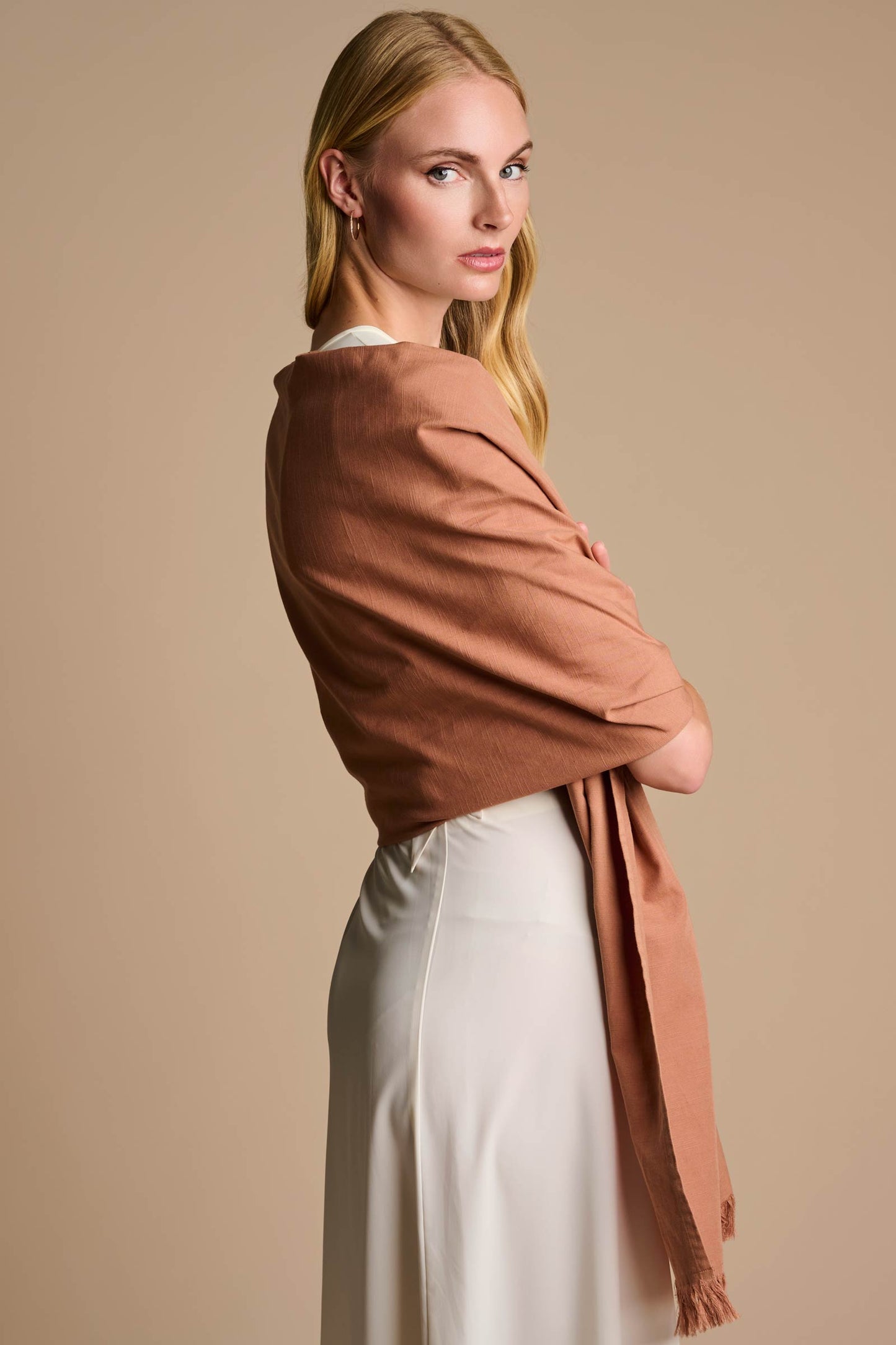 Women's Mott50 Melbourne Shawl | Mocha Mousse