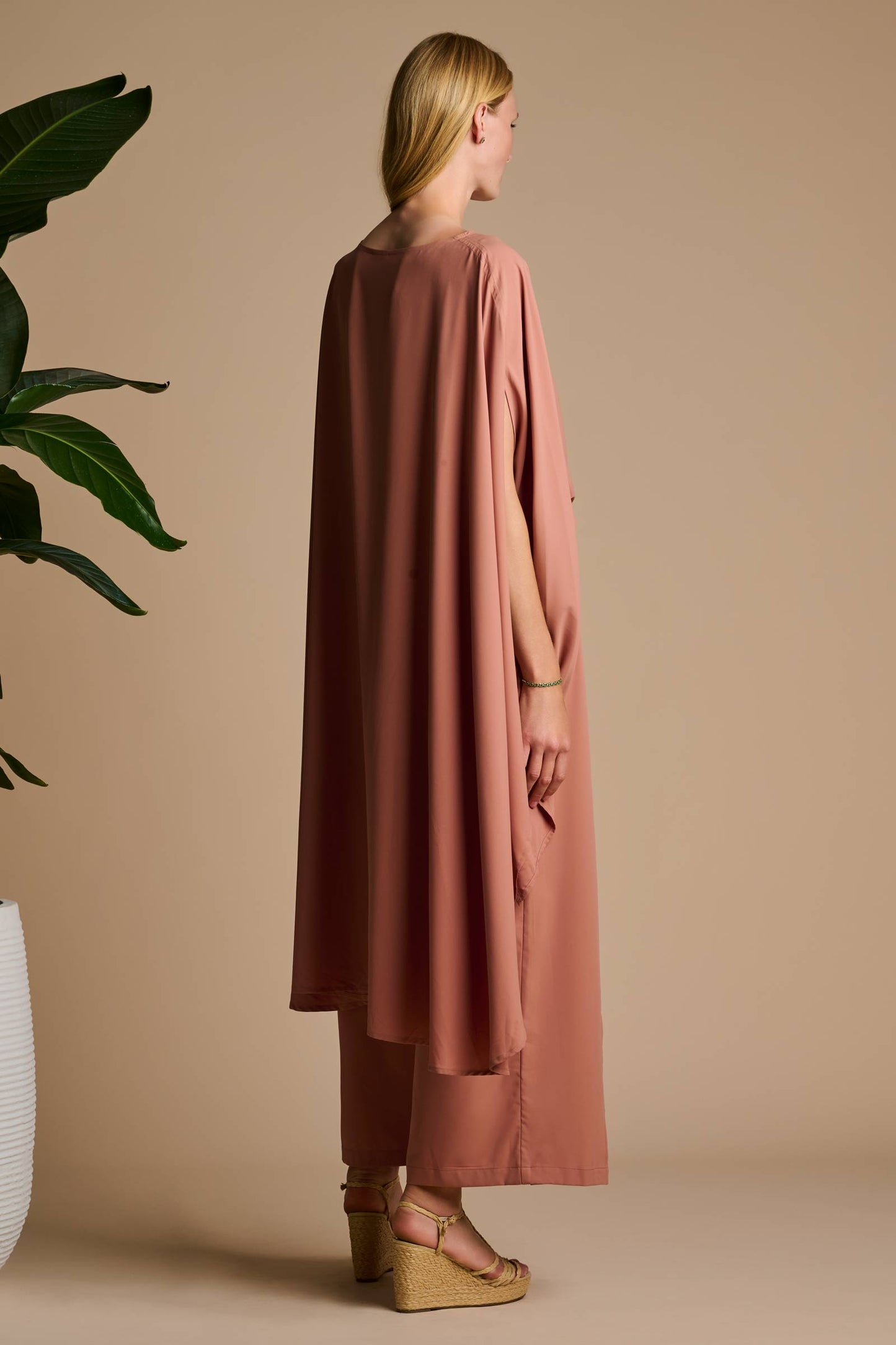 Women's Mott50 Hydra Sun Poncho | Mocha Mousse