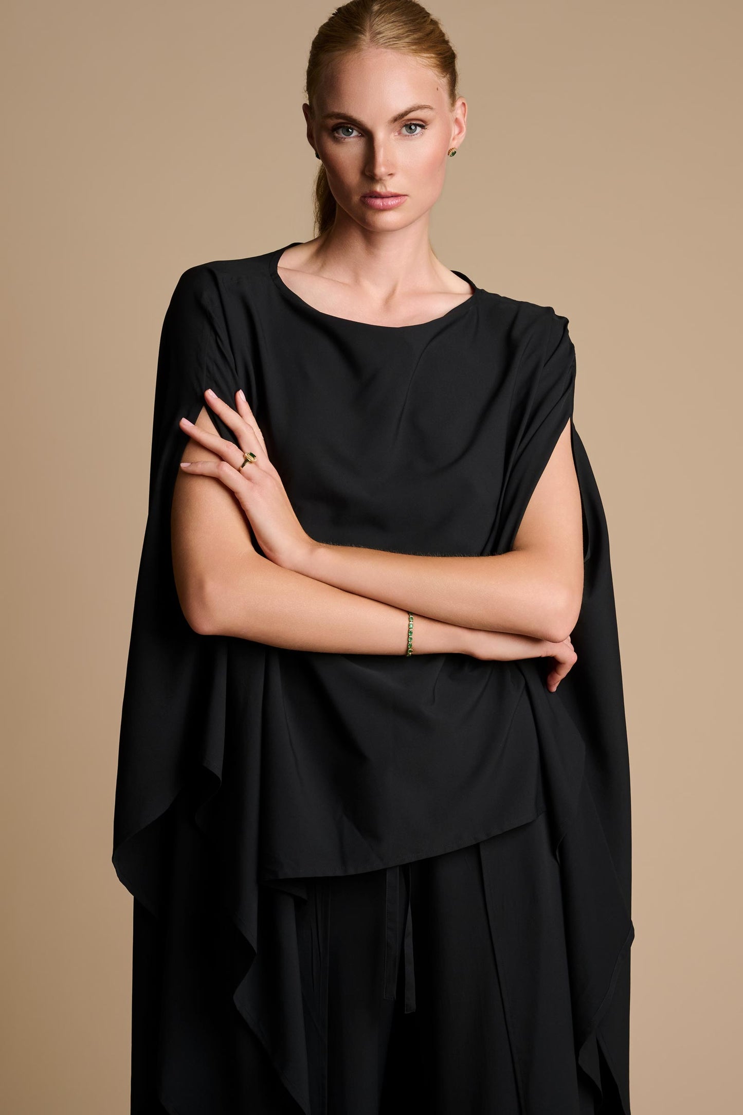 Women's Mott50 Hydra Sun Poncho | Black