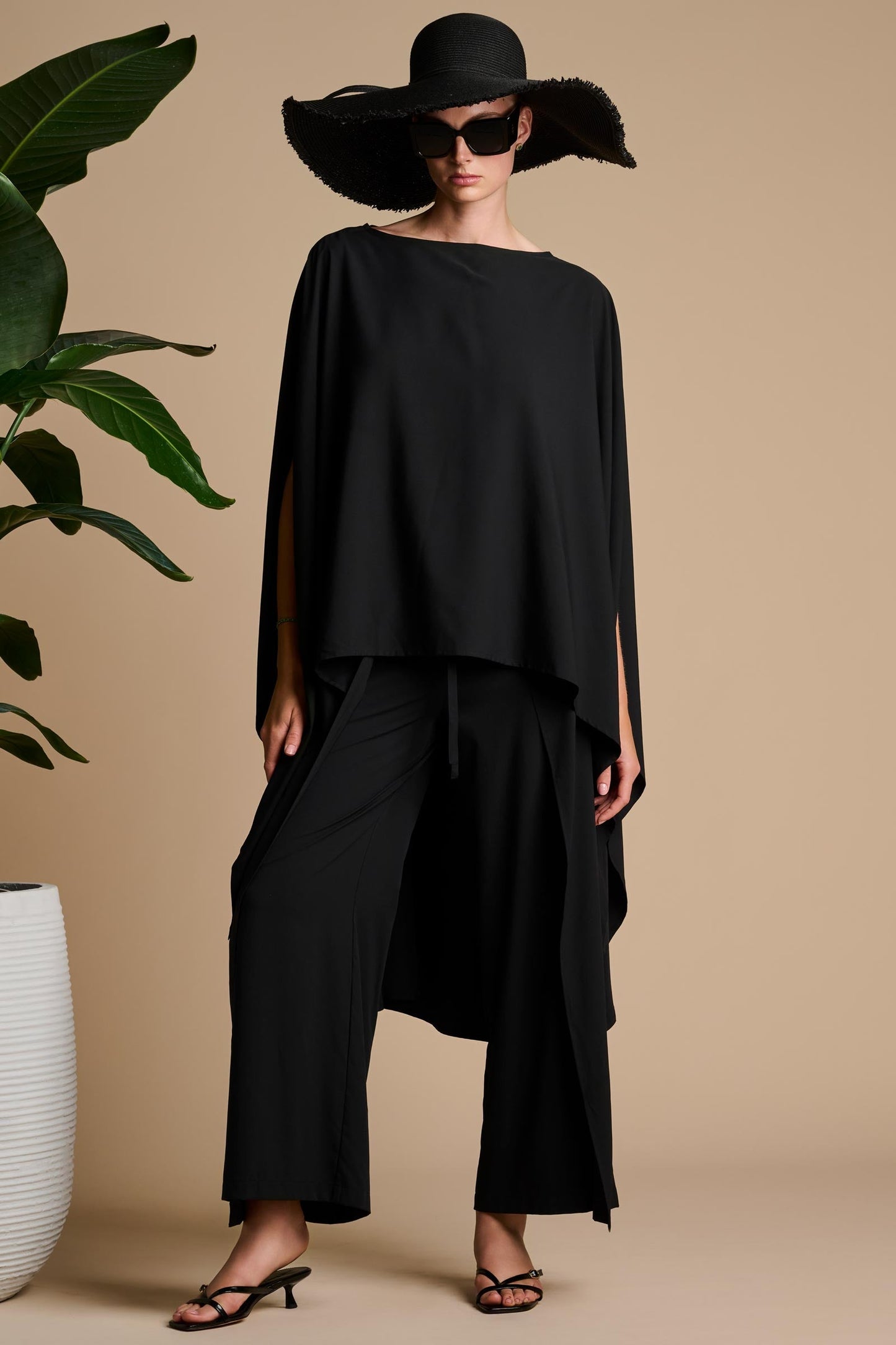 Women's Mott50 Hydra Sun Poncho | Black