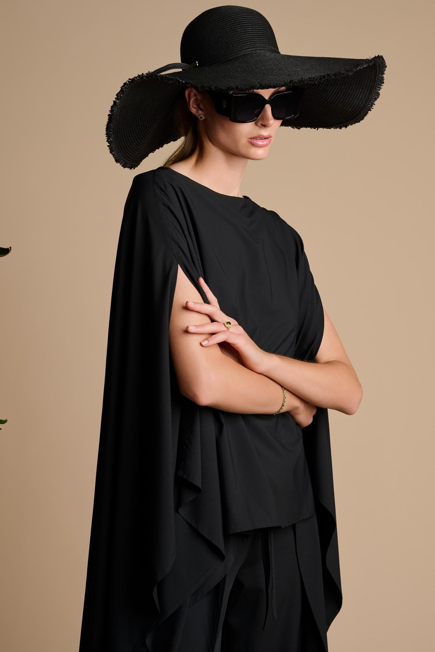 Women's Mott50 Hydra Sun Poncho | Black