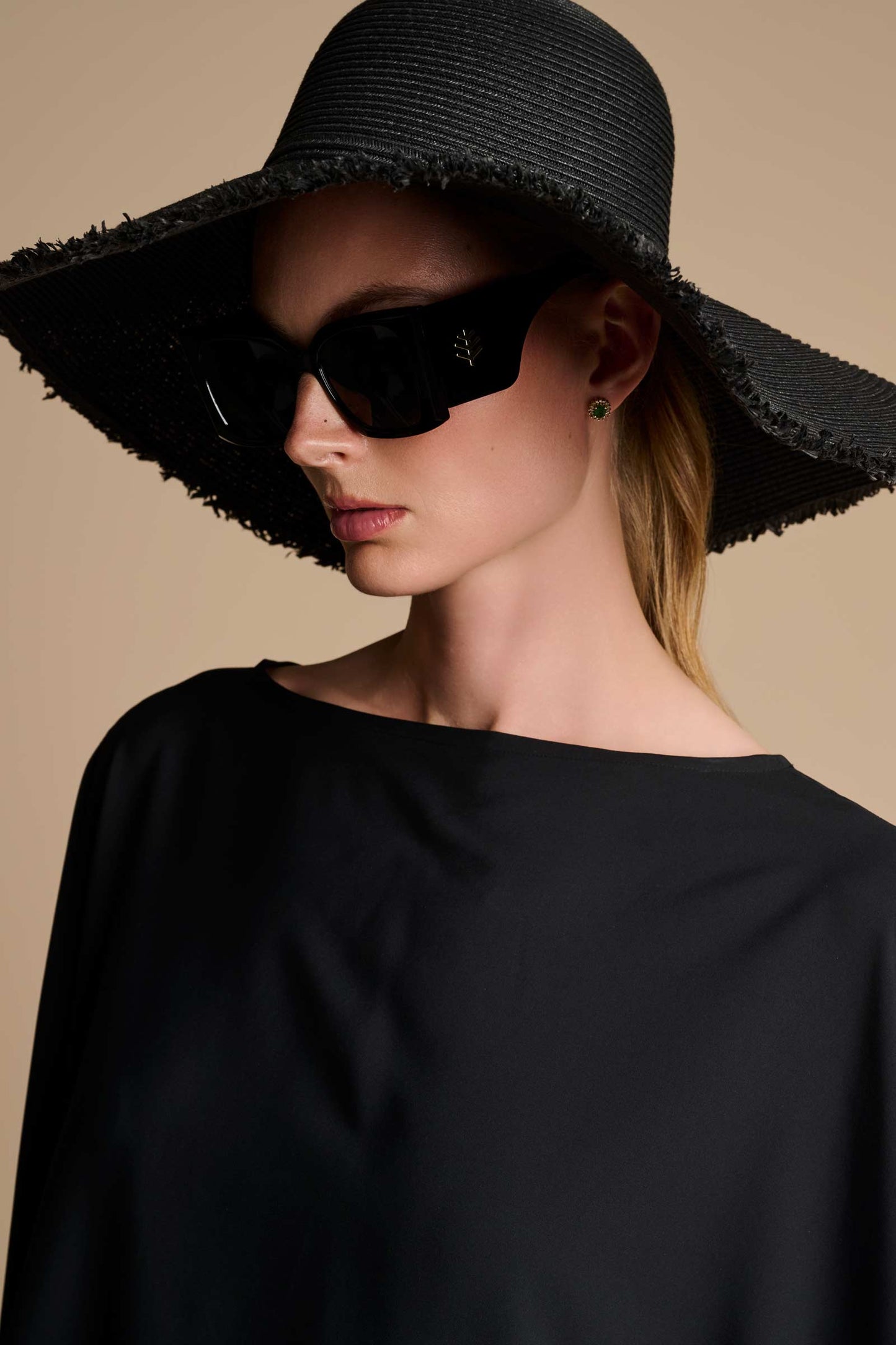 Women's Mott50 Hydra Sun Poncho | Black