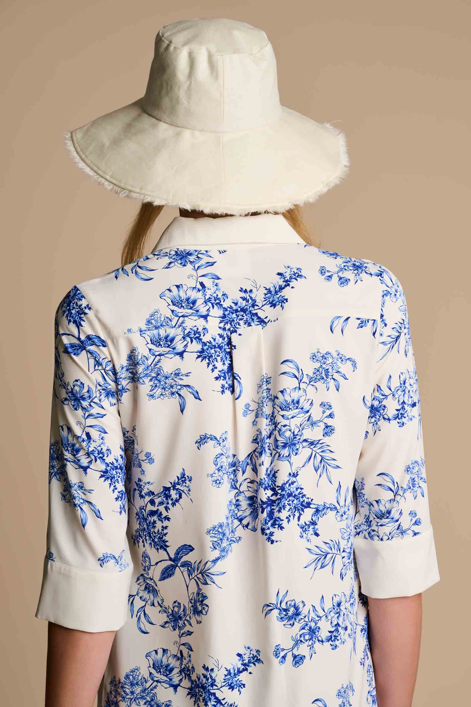 Color_Vanilla China Blue Damask