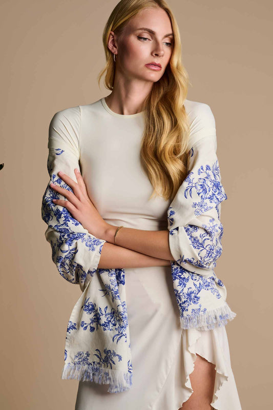 Women's Mott50 Melbourne Shawl | Vanilla China Blue Damask