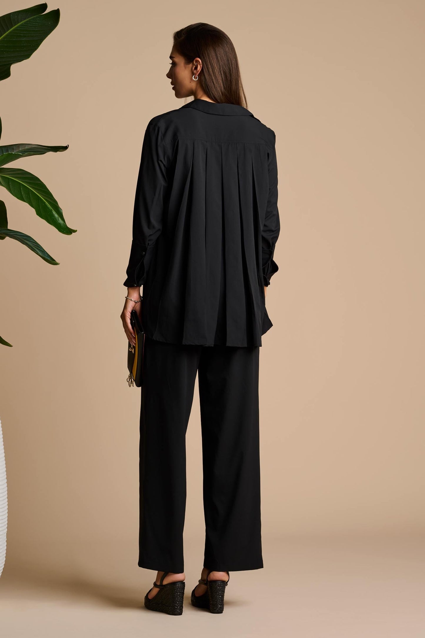 Women's Mott50 Rhodes Pleated Back Shirt | Black