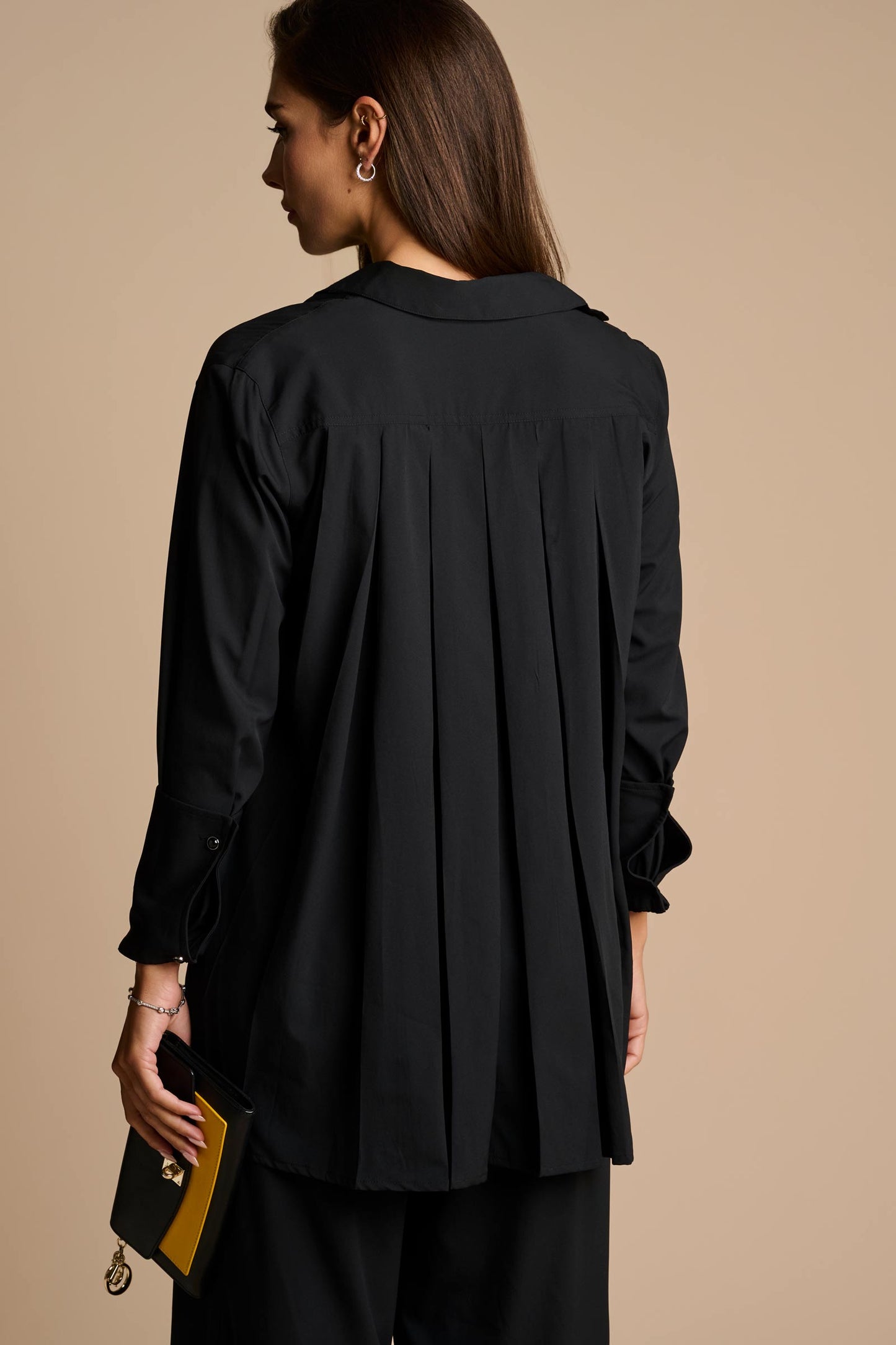 Women's Mott50 Rhodes Pleated Back Shirt | Black