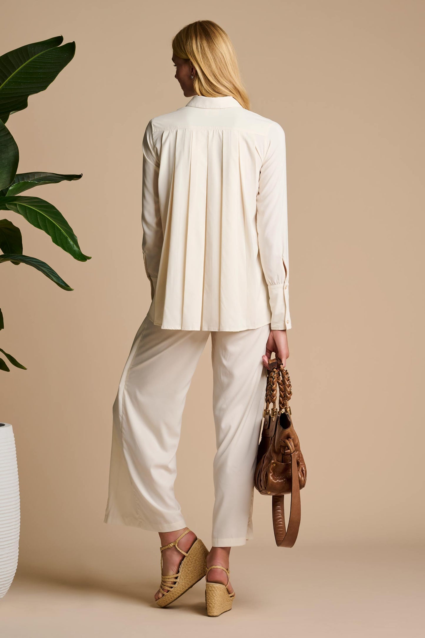 Women's Mott50 Rhodes Pleated Back Shirt | Black