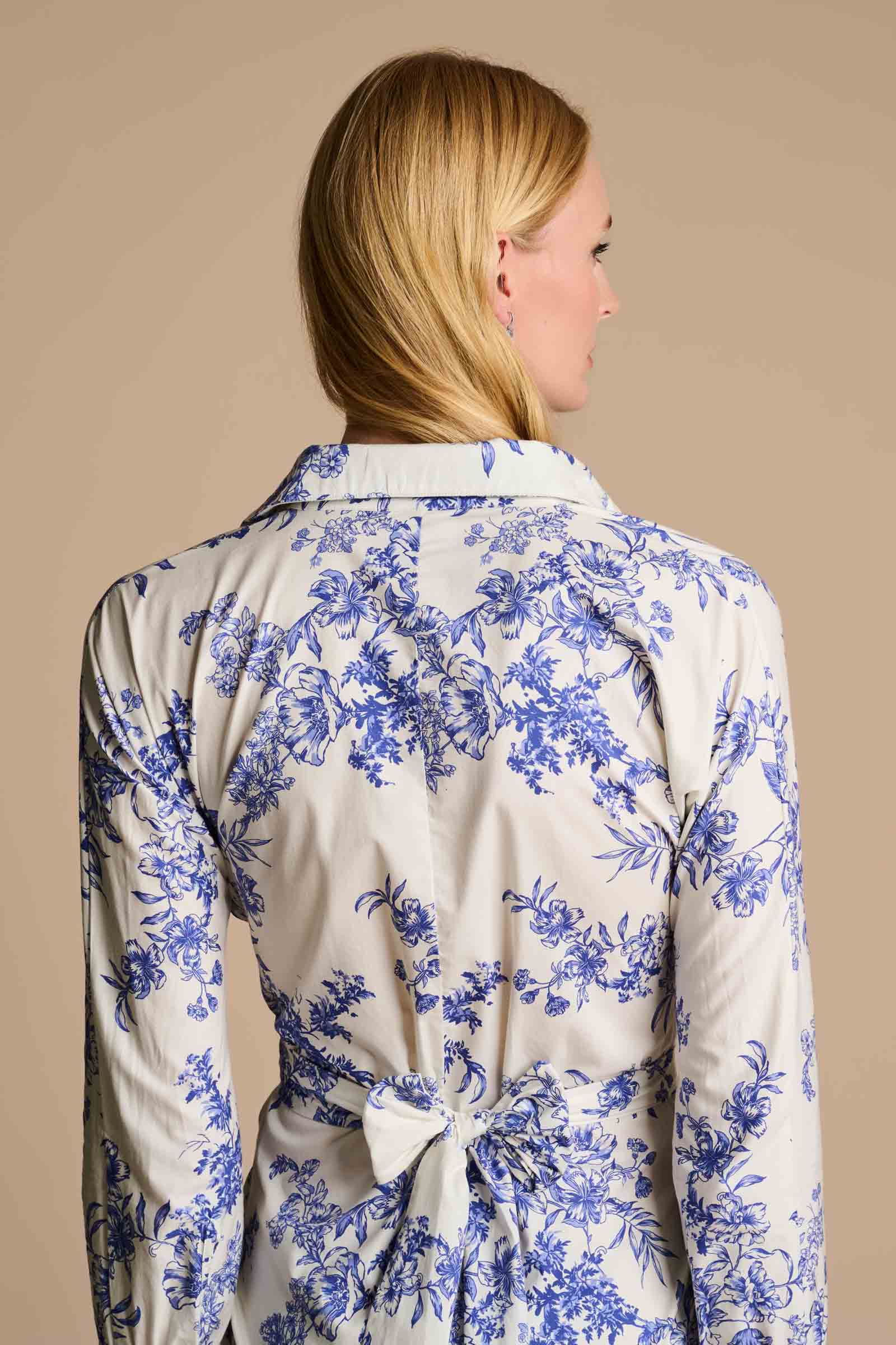 Color_Vanilla China Blue Damask