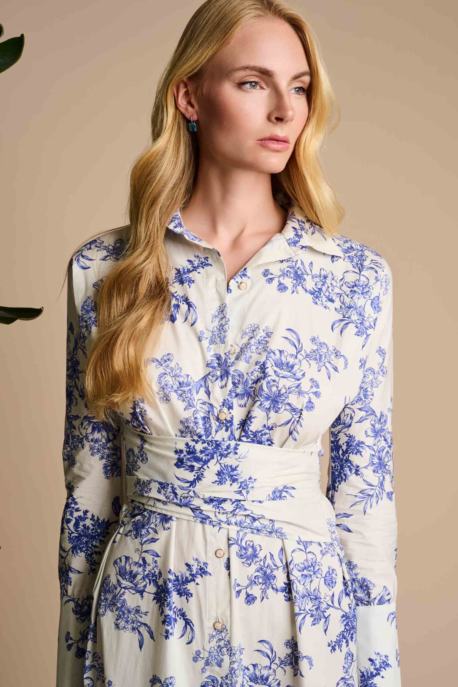 Color_Vanilla China Blue Damask