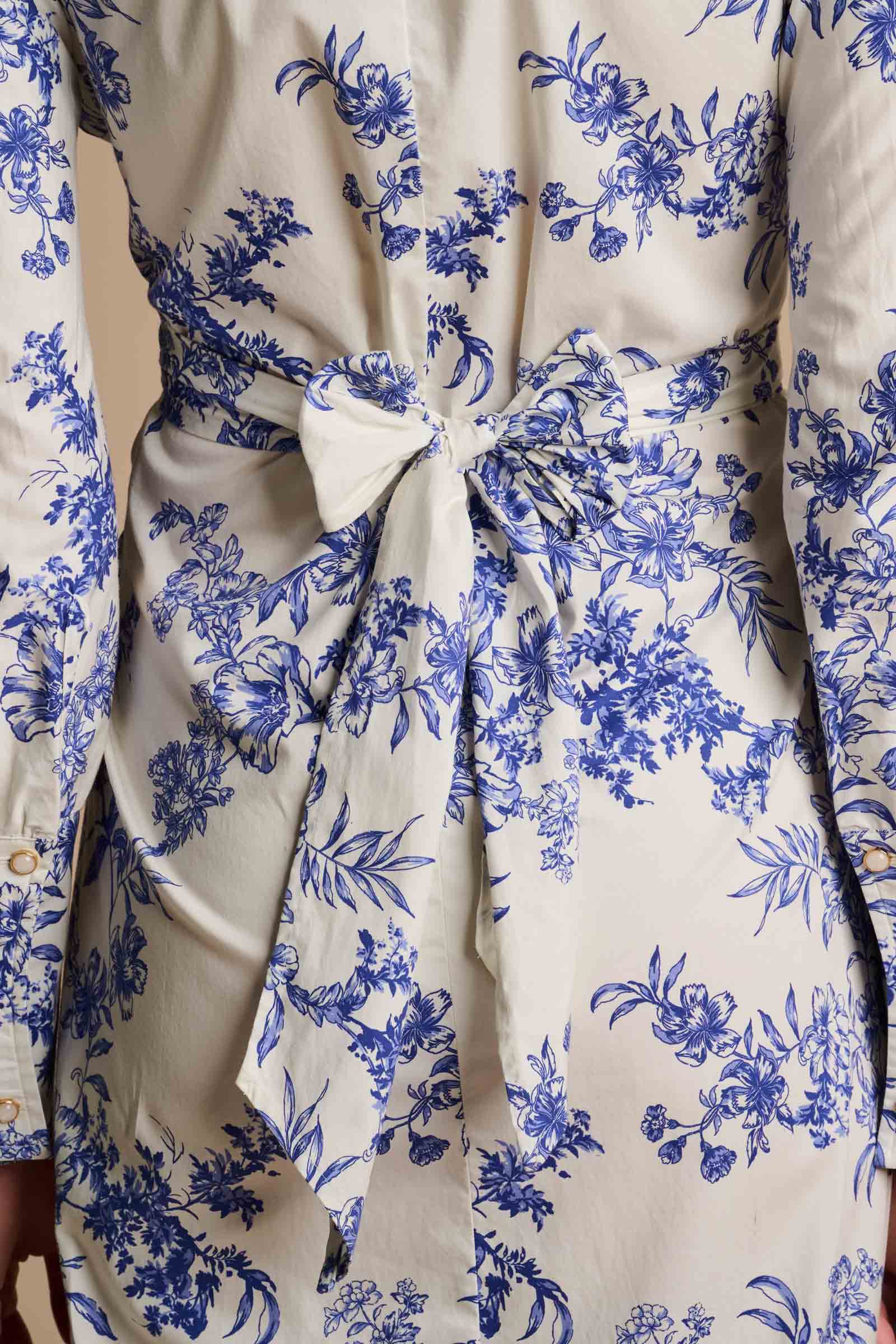 Color_Vanilla China Blue Damask
