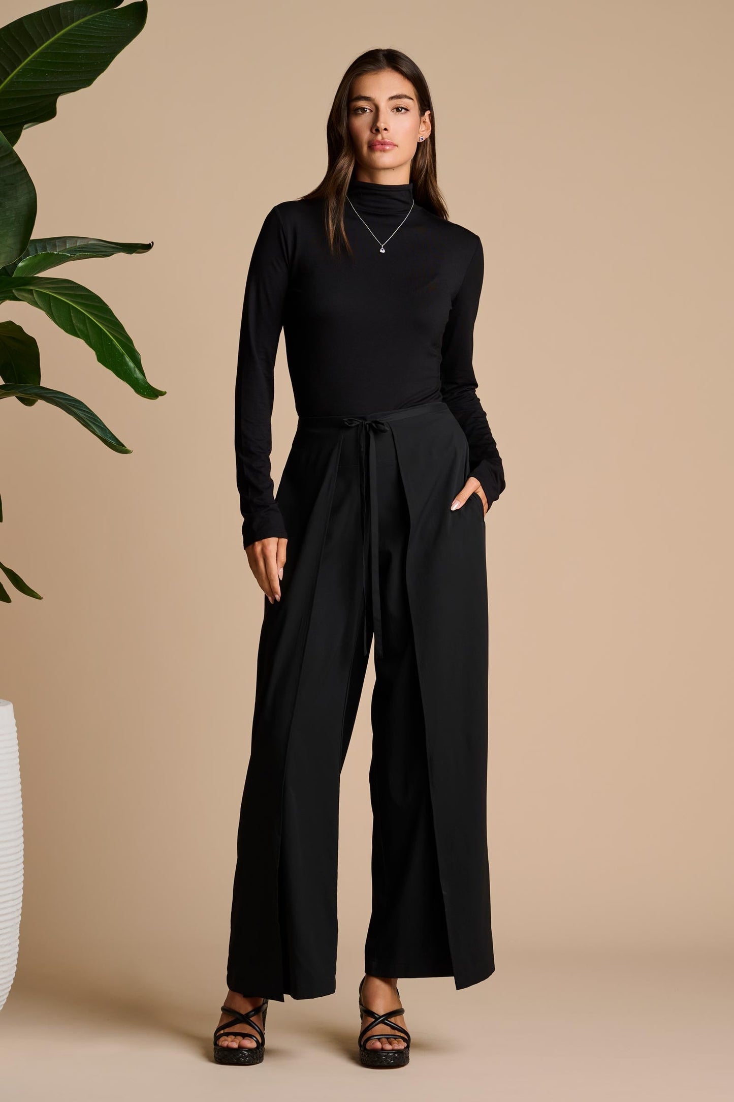 Women's Mott50 Roule Turtleneck Top | Black