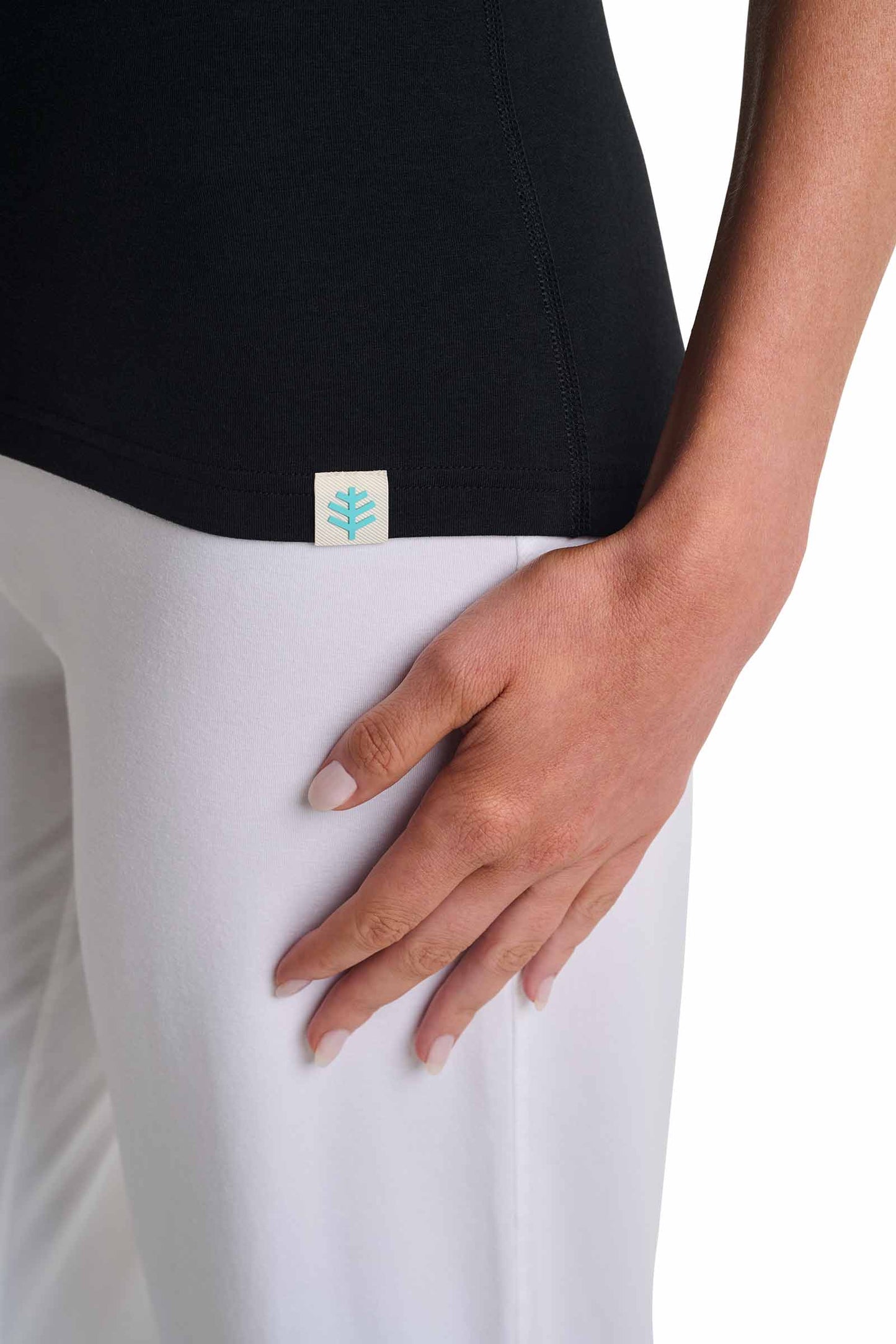 Women's Morada Fitted Short Sleeve V-Neck T-Shirt | Black