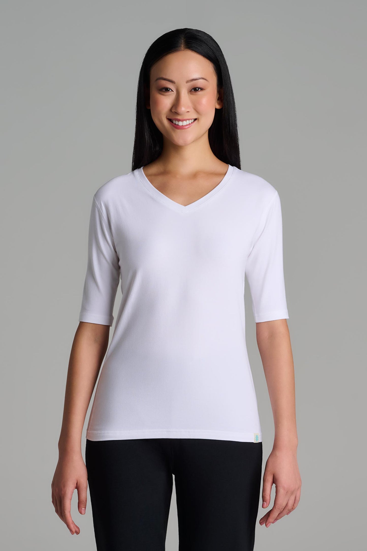 Women's Morada Fitted Short Sleeve V-Neck T-Shirt | White