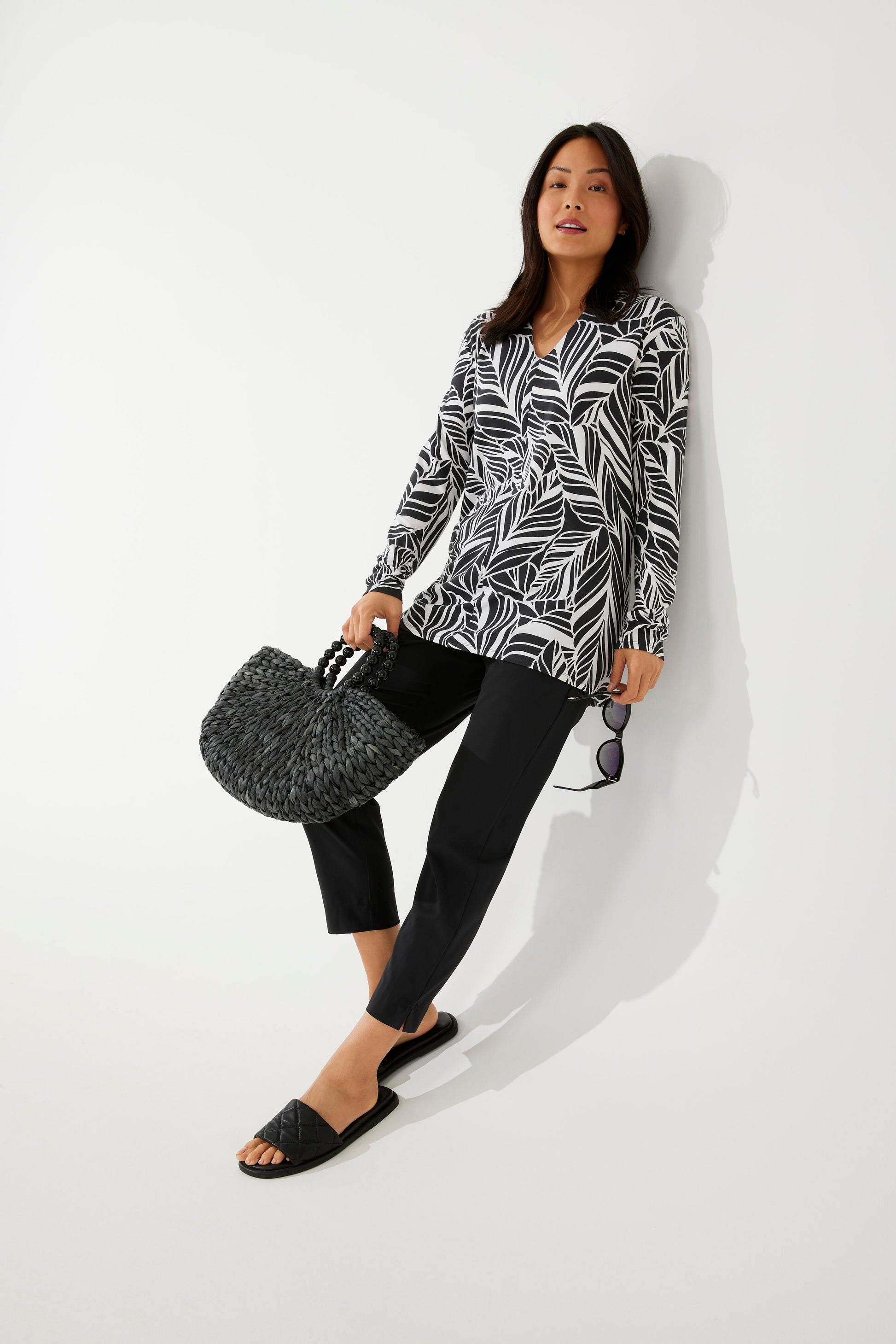 Color_Black/White Coconut Palm